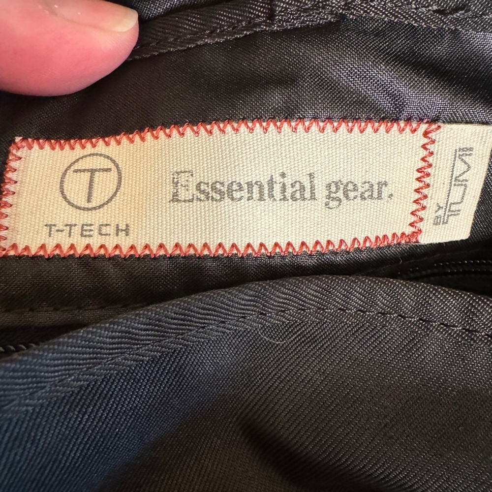 TUMI. Tech black crossbody bag for men or women - Picture 10 of 14